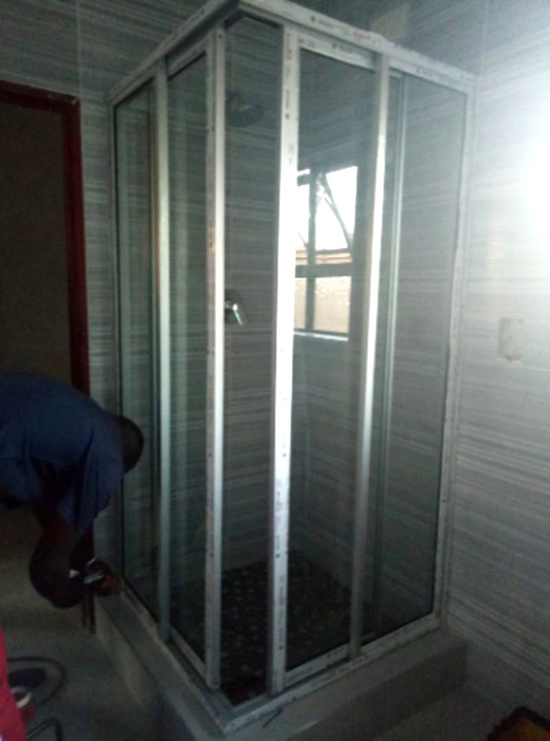 A Dubsib installer fitting an aluminium shower enclosure